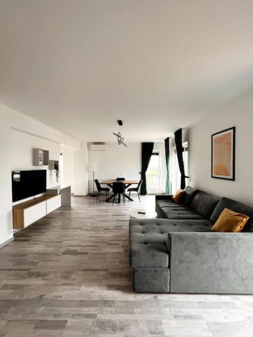 Skylark - Singapore Penthouse With Jacuzzi & Panoramic View Brasov Exterior photo
