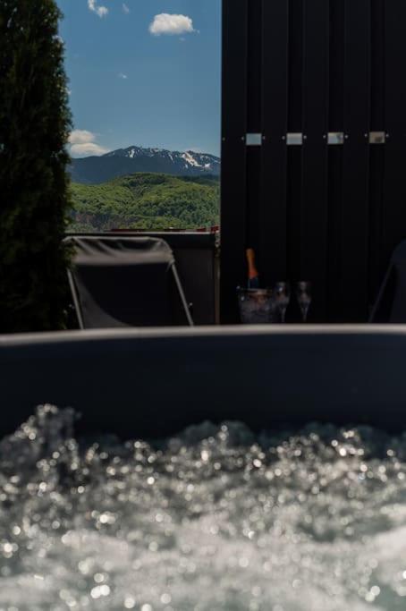 Skylark - Singapore Penthouse With Jacuzzi & Panoramic View Brasov Exterior photo
